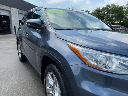 Used 2014 Toyota Highlander Limited w/ Driver Technology Package AWD/4WD image 11
