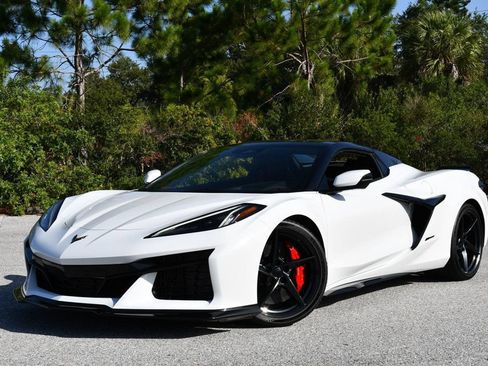 Used 2024 Chevrolet Corvette E-Ray Convertible w/ 3LZ AWD/4WD image 23
