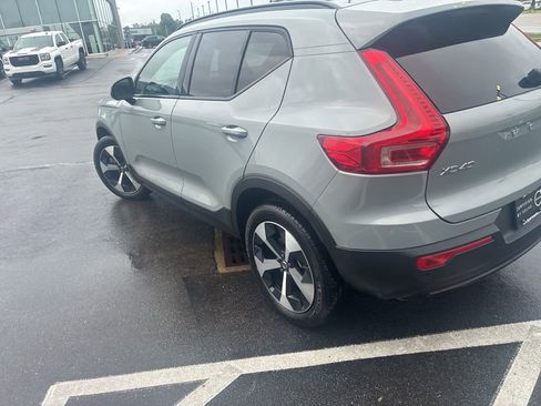 Used 2025 Volvo XC40 B5 Plus AWD/4WD image 6