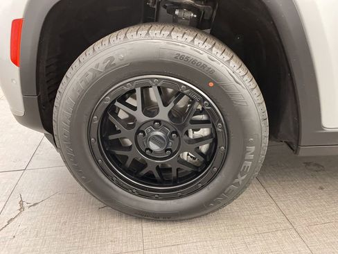 Certified 2022 Jeep Grand Cherokee L Limited w/ Luxury Tech Group II image 10