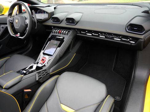 Used 2024 Lamborghini Huracan EVO AWD/4WD image 7