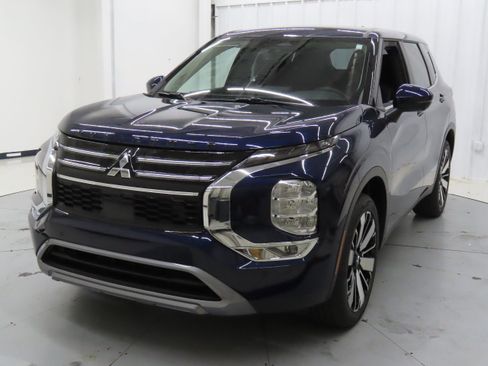 New 2025 Mitsubishi Outlander SE image 7