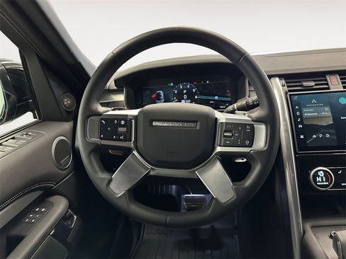 Used 2024 Land Rover Discovery Dynamic SE image 12