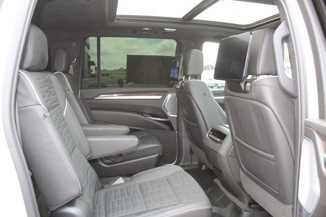 Used 2025 Cadillac Escalade ESV Sport Platinum w/ LPO, Floor Liner Package AWD/4WD image 20