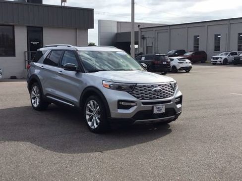 Certified 2021 Ford Explorer Platinum w/ Equipment Group 601A image 4