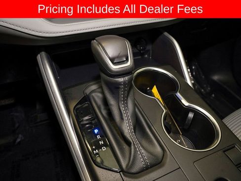 Used 2024 Toyota Highlander LE FWD image 18