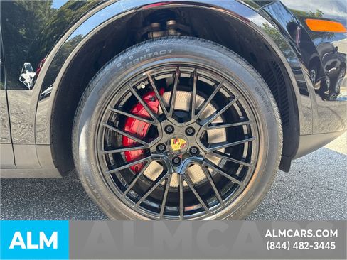 Used 2022 Porsche Cayenne S image 15