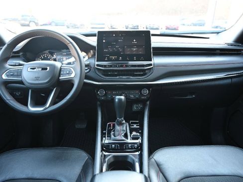 Used 2024 Jeep Compass Trailhawk image 14