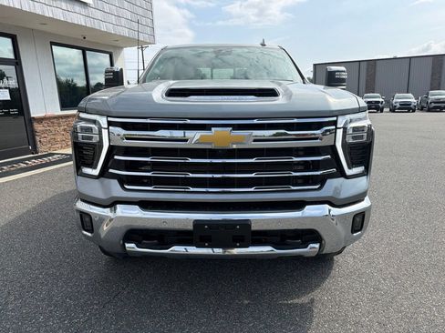 Used 2025 Chevrolet Silverado 2500 LTZ w/ LTZ Convenience Package AWD/4WD image 9