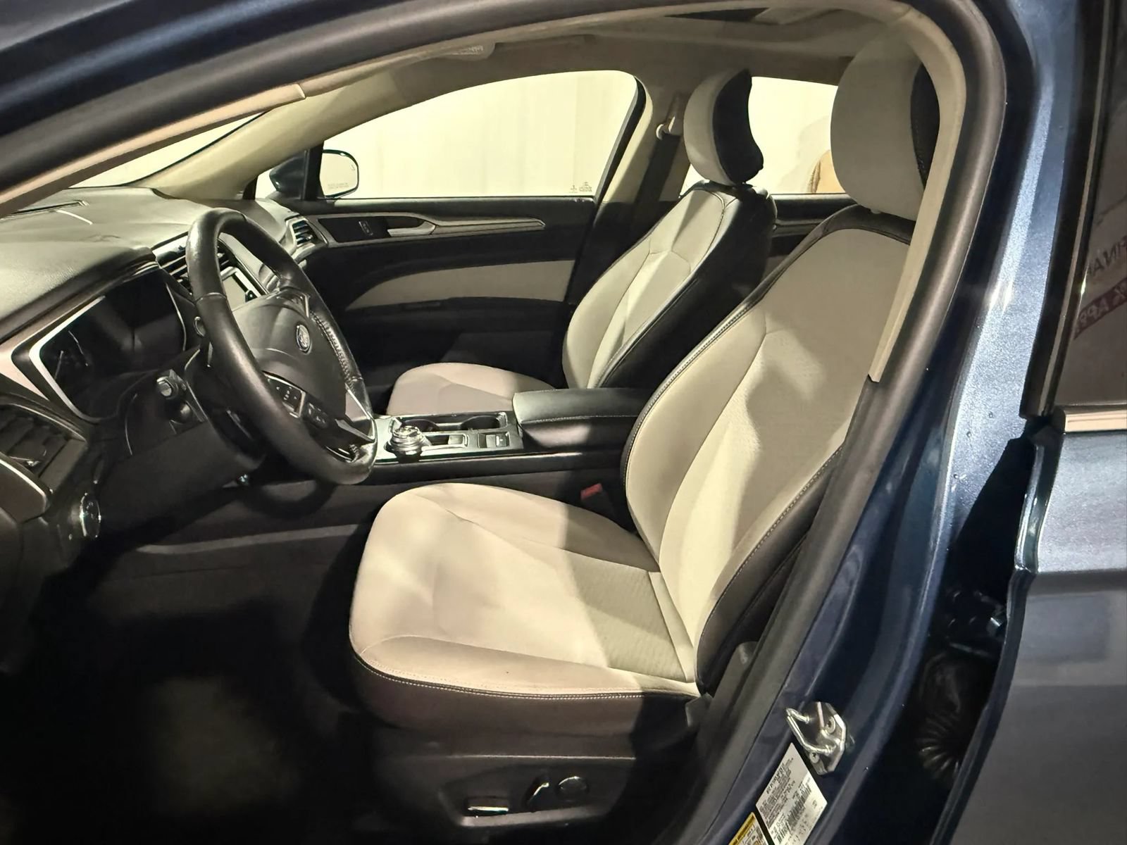 Used 2019 Ford Fusion SE w/ Equipment Group 151A FWD image 28