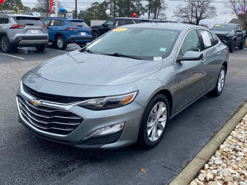 Used 2025 Chevrolet Malibu LT image 2
