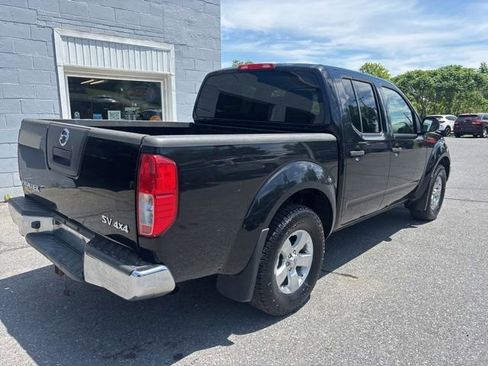 Used 2011 Nissan Frontier SV AWD/4WD image 5