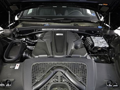 New 2026 Porsche Macan S image 33