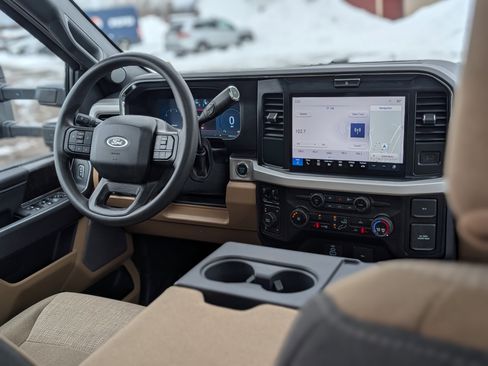 Used 2025 Ford F250 XLT w/ Black Appearance Package image 15