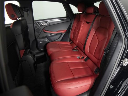 Certified 2025 Porsche Macan image 35