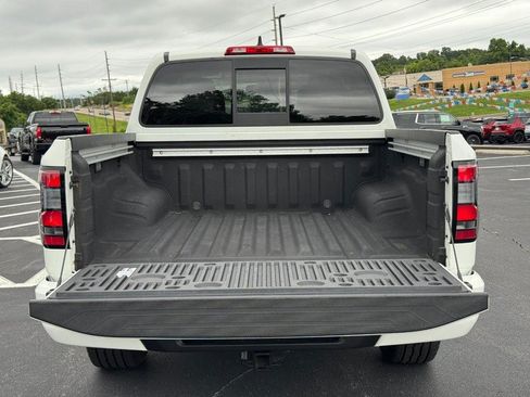 Used 2022 Nissan Frontier SV AWD/4WD image 5
