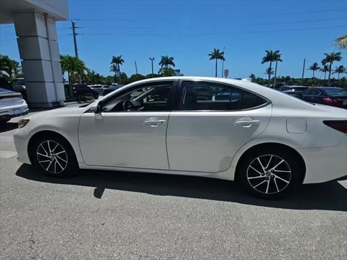 Used 2018 Lexus ES 350 w/ Luxury Package w/Wood Trim FWD image 3