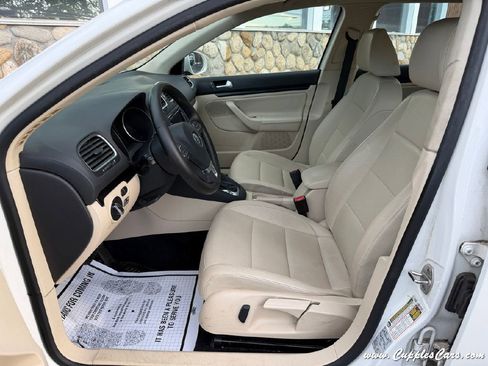 Used 2011 Volkswagen Jetta TDI FWD image 3