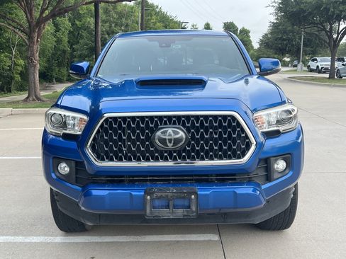 Used 2018 Toyota Tacoma TRD Sport w/ Technology Package RWD image 3