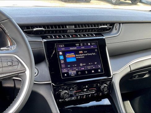 New 2025 Jeep Grand Cherokee Altitude AWD/4WD image 8