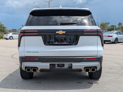 Used 2025 Chevrolet Traverse LT FWD image 5