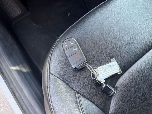 Used 2025 Jeep Compass Limited image 21