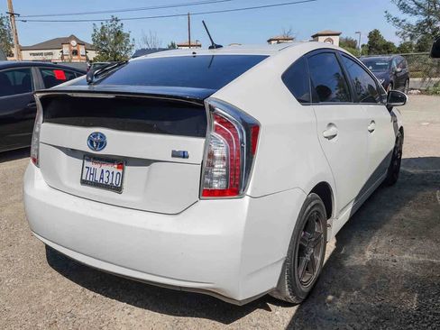 Used 2014 Toyota Prius Four image 12