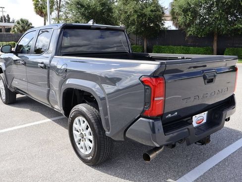 Used 2025 Toyota Tacoma SR5 AWD/4WD image 11