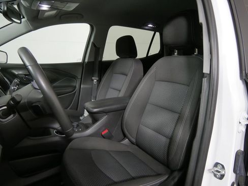 Used 2023 GMC Terrain SLE w/ Driver Convenience Package image 10