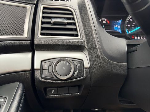 Used 2017 Ford Explorer XLT w/ Equipment Group 202A AWD/4WD image 27