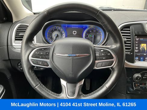 Used 2021 Chrysler 300 Touring L image 3