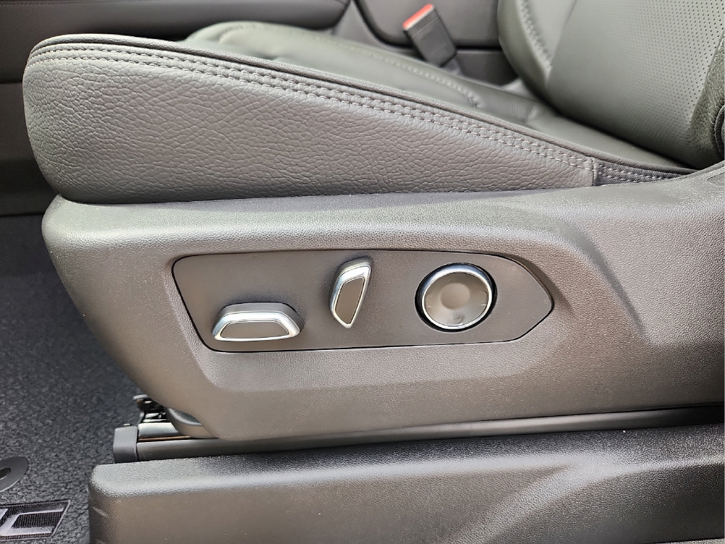 New 2026 GMC Yukon Denali AWD/4WD image 16