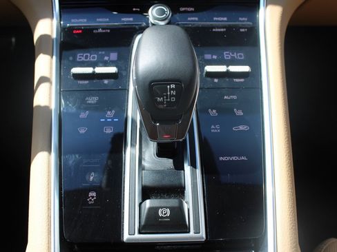 Used 2023 Porsche Panamera 4 image 25