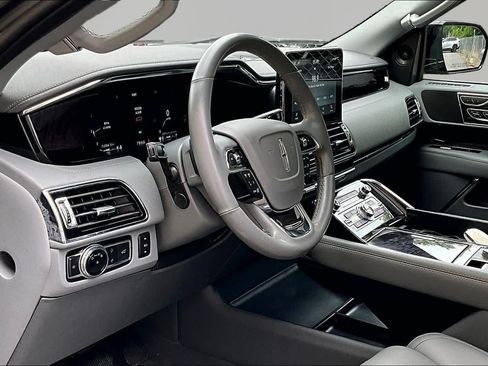 Used 2021 Lincoln Navigator Reserve RWD image 18