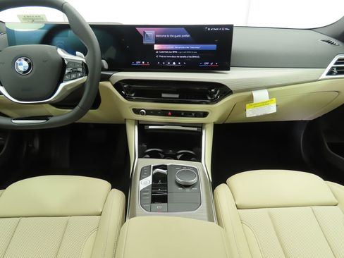 Used 2025 BMW 330i Sedan w/ Premium Package RWD image 14