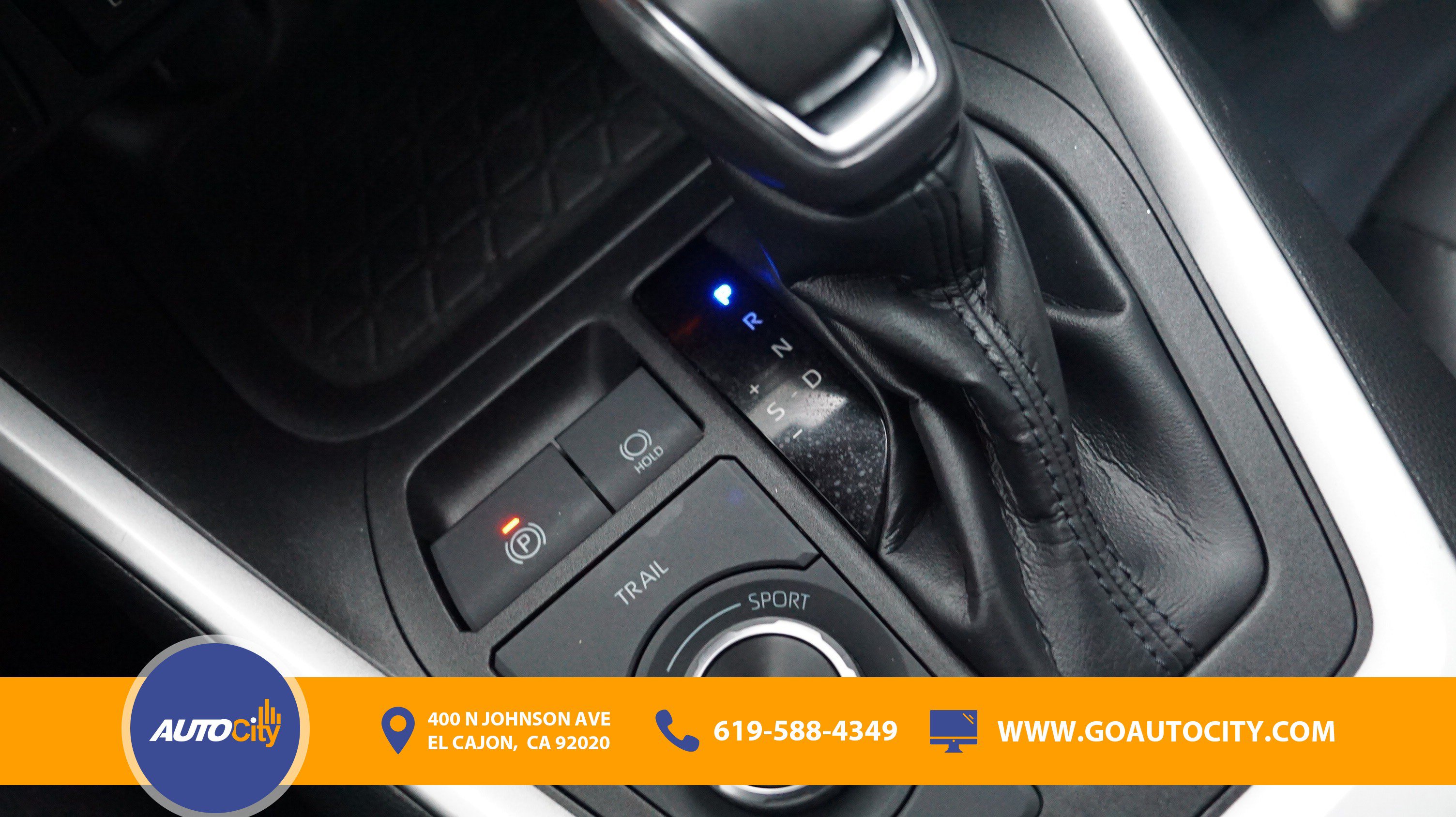 Used 2022 Toyota RAV4 XLE Premium AWD/4WD image 25