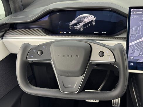 Used 2022 Tesla Model X Plaid image 18