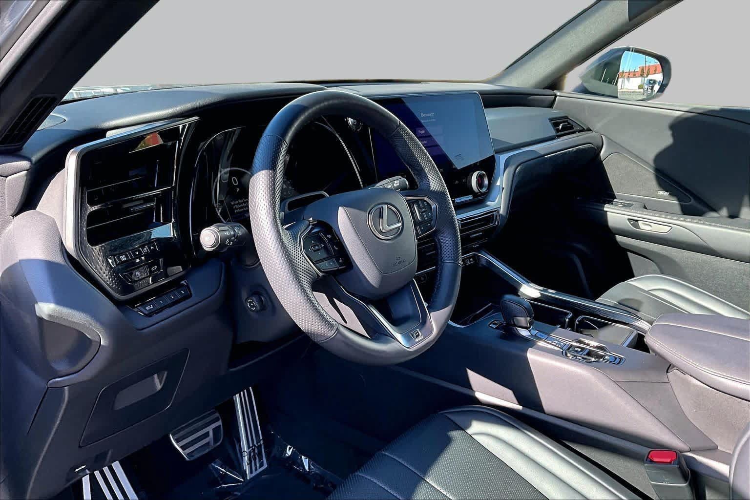 Used 2025 Lexus TX 500h AWD w/ Technology Package image 18
