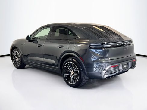 New 2026 Porsche Macan 4 Electric image 3