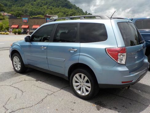 Used 2011 Subaru Forester 2.5X Limited AWD/4WD image 2