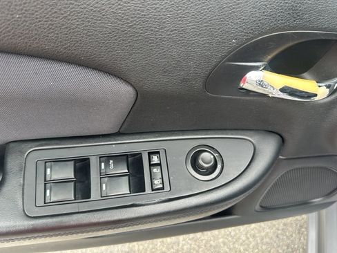 Used 2013 Chrysler 200 Touring w/ S Exterior Appearance Pkg FWD image 10