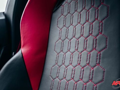 Used 2025 Lamborghini Revuelto image 34