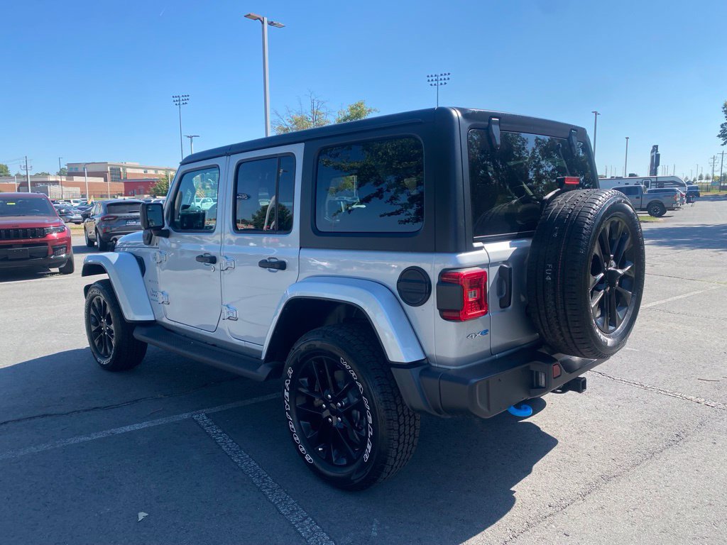 Used 2023 Jeep Wrangler Unlimited Sahara AWD/4WD image 5