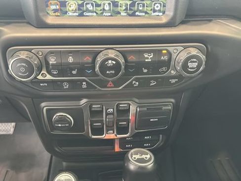 Used 2020 Jeep Wrangler Unlimited Sahara w/ Dual Top Group AWD/4WD image 12