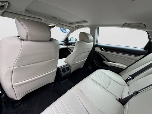 Used 2019 Honda Accord Touring image 11