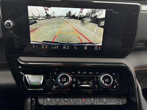 Used 2025 GMC Sierra 2500 AT4 image 9