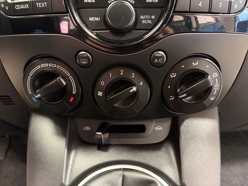 Used 2011 MAZDA MAZDA2 Touring FWD image 15