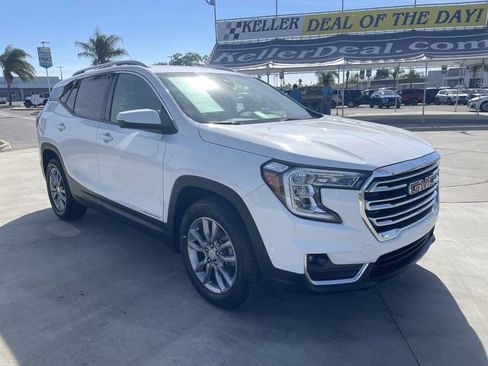 Used 2023 GMC Terrain SLT FWD image 2