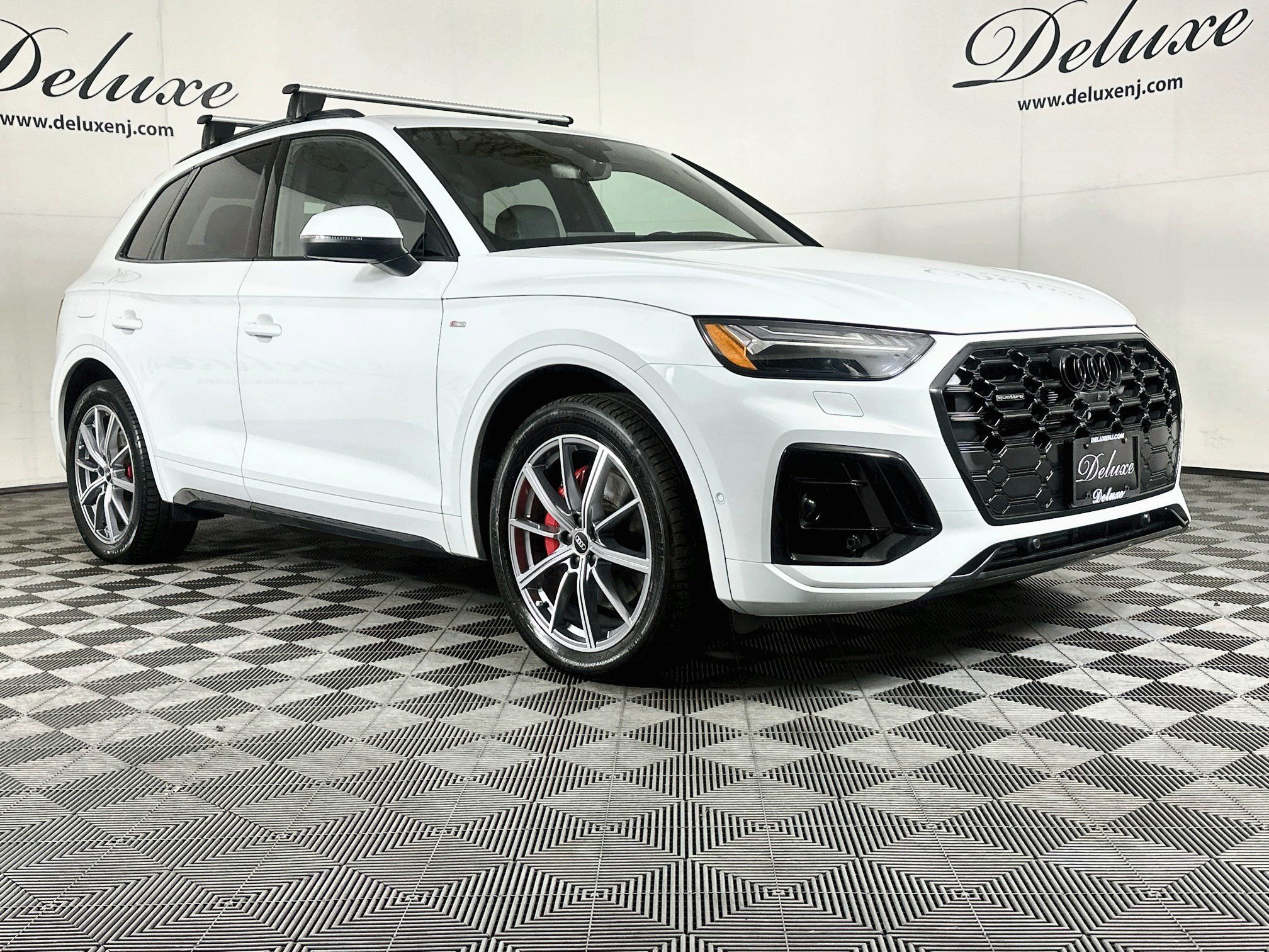 Used 2024 Audi Q5 e Prestige w/ Prestige Package AWD/4WD image 1