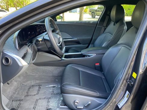Used 2024 Lucid Air Pure RWD image 38